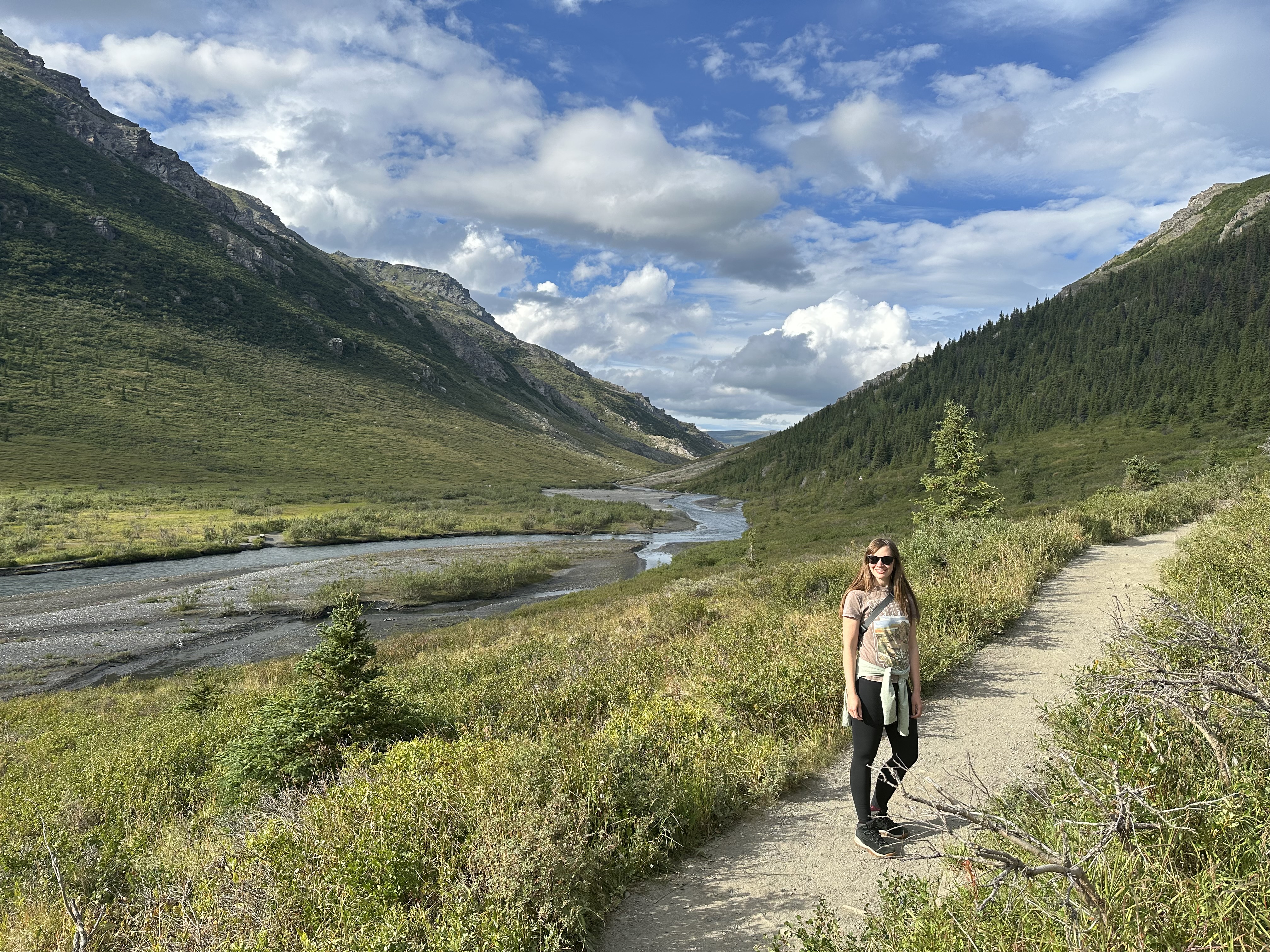 trekking Savage River w Denali